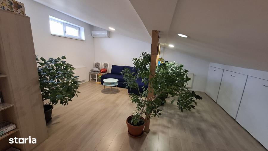 Casă cu 8 camere cu Teren 200 Mp în Central