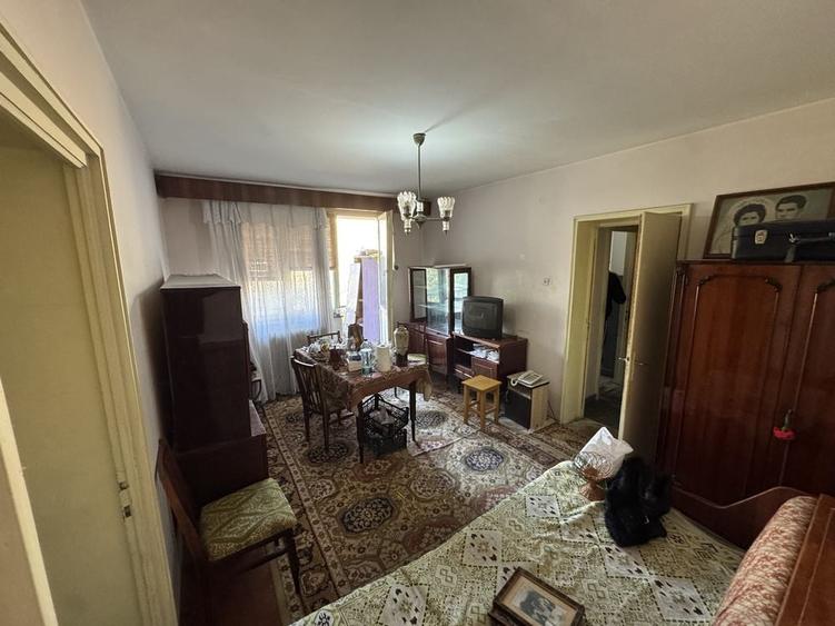Apartament cu 2 camere semidecomandat în Craiovei