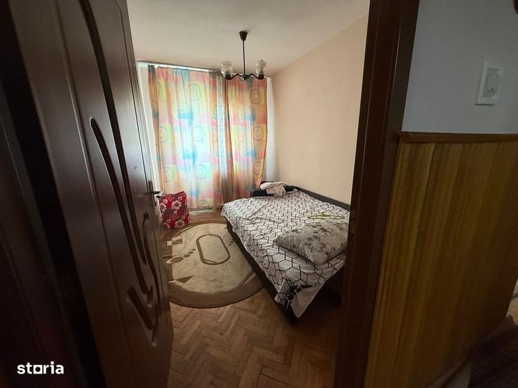 Apartament cu 4 camere decomandat în Exterior Vest