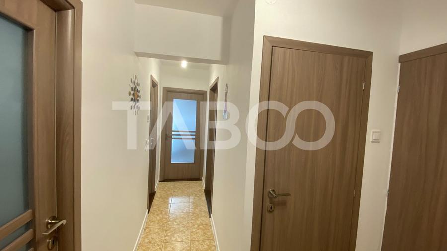 Apartament cu 3 camere decomandat, mobilat în Vasile Aaron