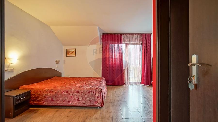 Casă individuală cu 12 camere cu Canalizare în Astra