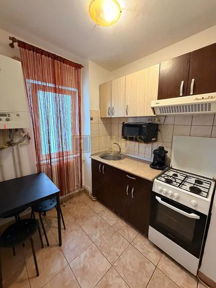 Apartament cu 3 camere decomandat, mobilat în Gheorghe Lazăr