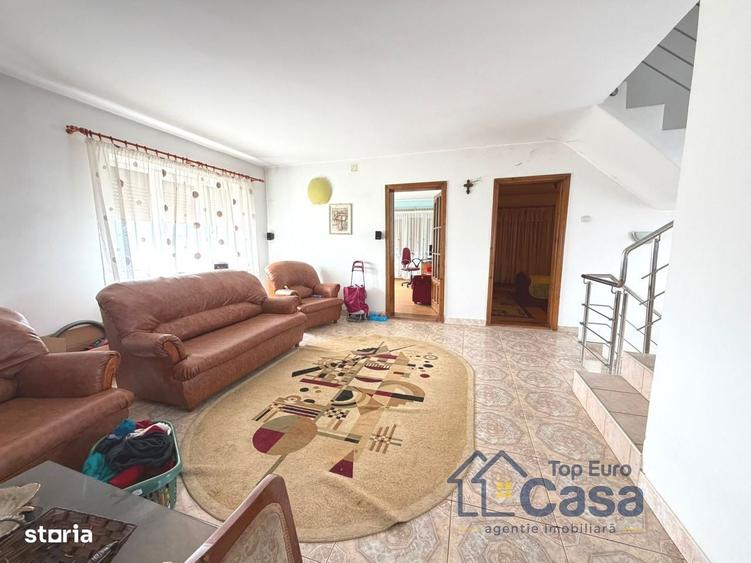 Casă cu 4 camere cu Teren 1676 Mp în Central
