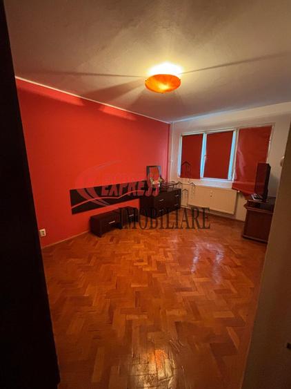 Apartament cu 3 camere decomandat în Titan