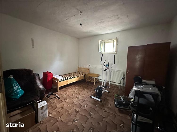Casă cu 3 camere cu Teren 1438 Mp în Central