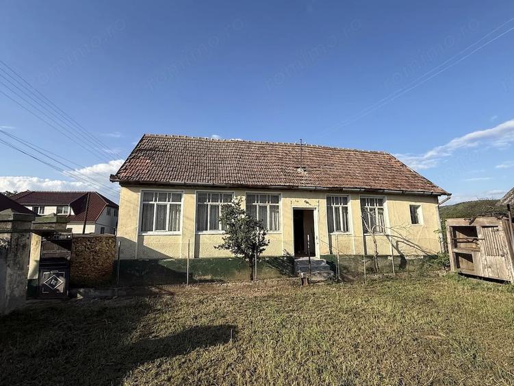 Casă cu 3 camere cu Teren 2195 Mp în Covăsinț