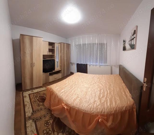 Apartament cu 3 camere decomandat în Micro IV