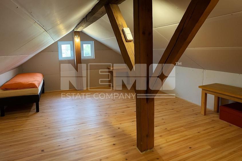 Duplex cu 6 camere cu Canalizare în Central