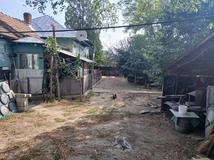 Casă individuală cu 4 camere cu Teren 1590 Mp în Strejești
