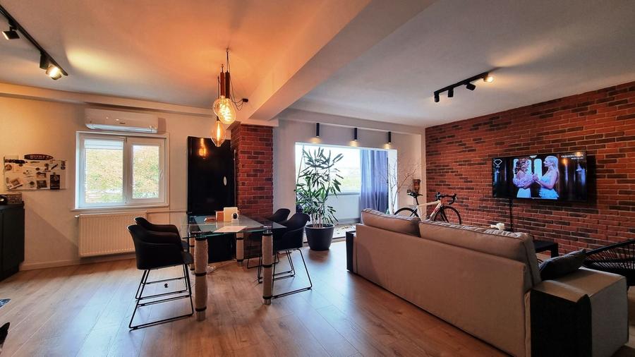 Apartament cu 3 camere decomandat, mobilat în Decebal