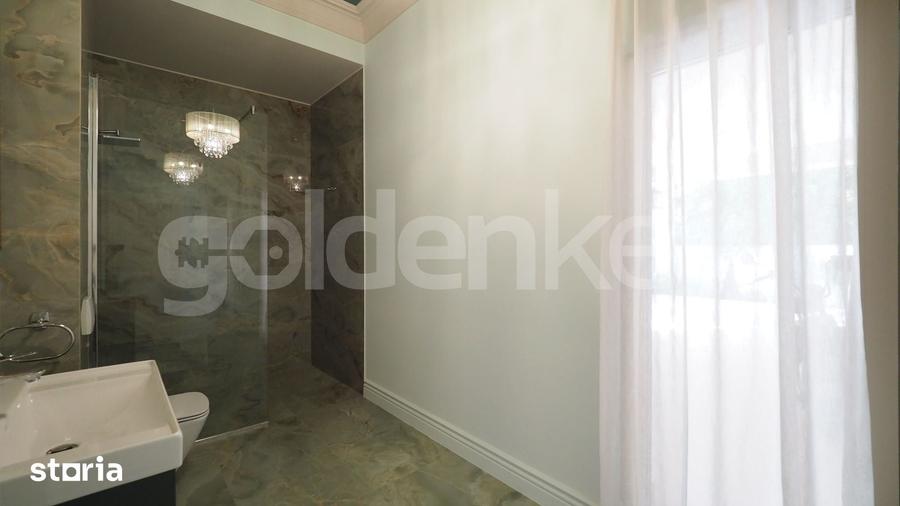 Casă cu 7 camere cu Teren 550 Mp în Central