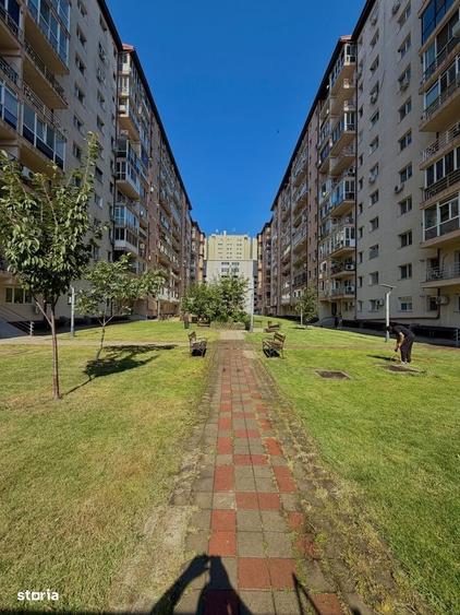 Apartament cu 3 camere decomandat în Vitan