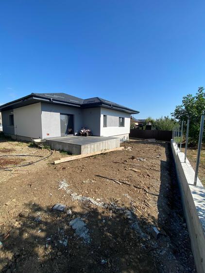 Casă cu 3 camere în Valea Lupului