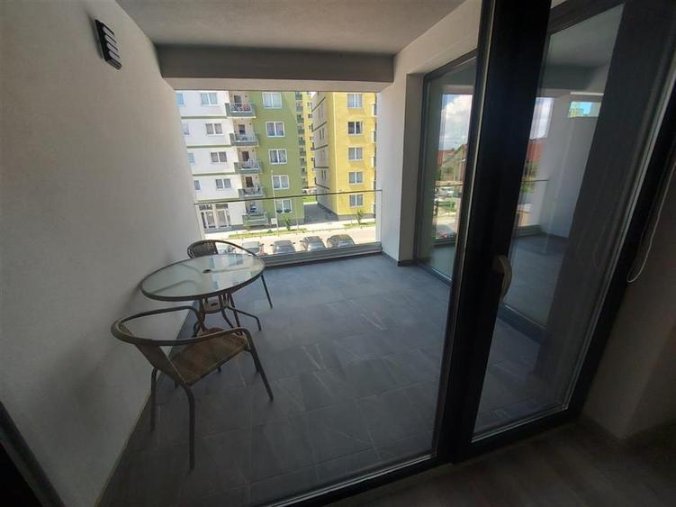 Apartament cu 2 camere semidecomandat, mobilat în Tractorul