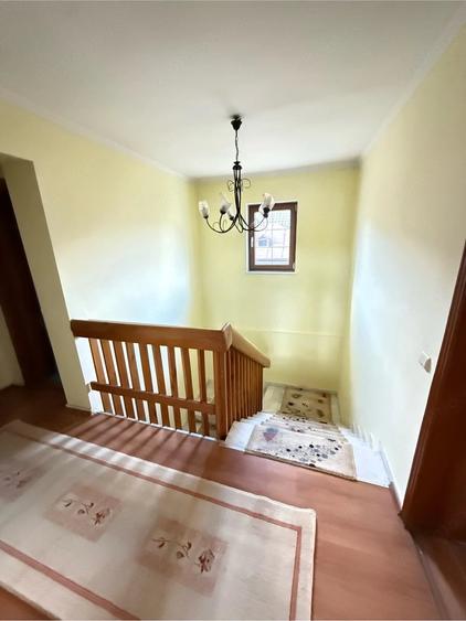 Casă cu 10 camere cu Teren 1200 Mp în Central