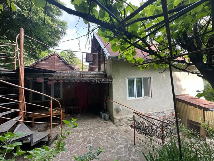 Casă cu 1 camere cu Teren 647 Mp în Central
