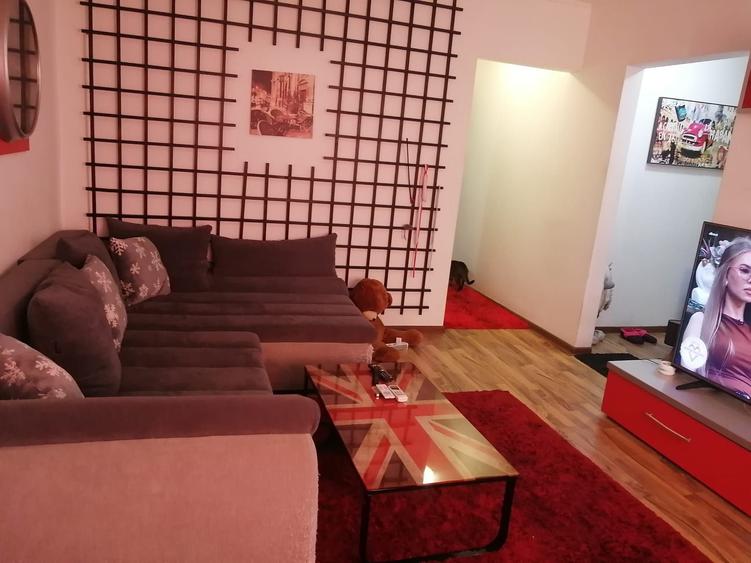 Apartament cu 2 camere semidecomandat în Corbu