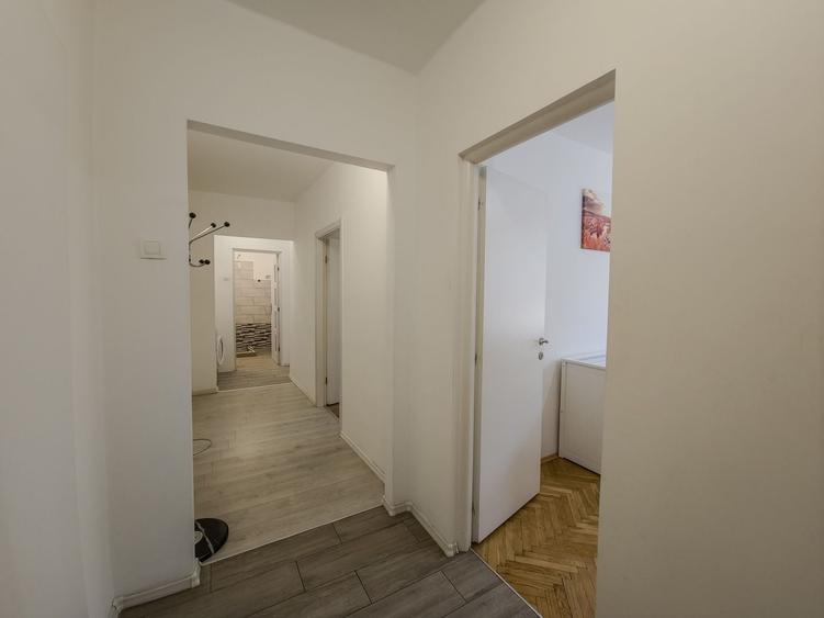 Apartament cu 3 camere decomandat, mobilat în Central