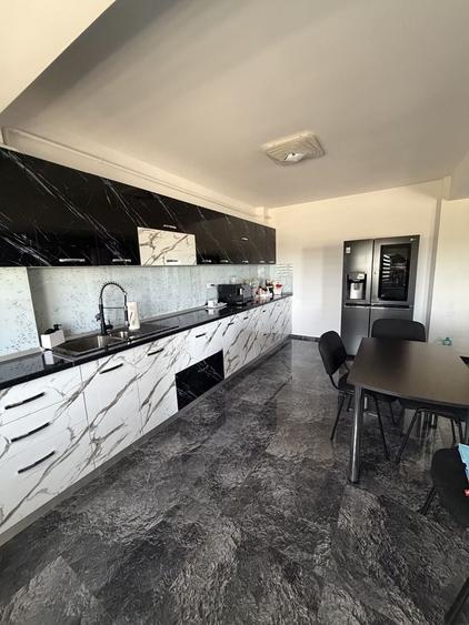 Apartament cu 3 camere decomandat în Vărsătura