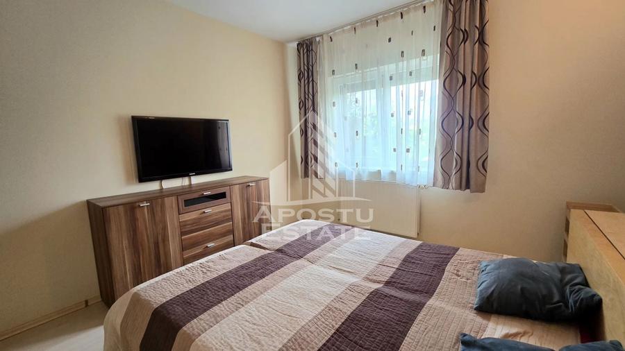 Apartament cu 3 camere decomandat, mobilat în Aradului