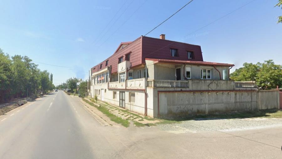 Casă individuală cu 12 camere cu Teren 1100 Mp în Central