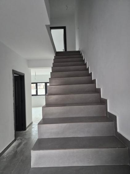 Duplex cu 5 camere cu Canalizare în Haliu
