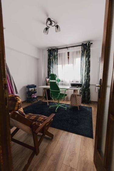 Apartament cu 4 camere decomandat, mobilat în Central