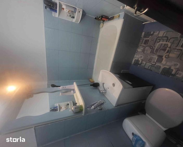 Apartament cu 3 camere decomandat în Cornișa