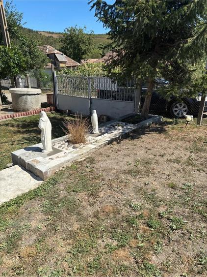 Casă cu 4 camere cu Teren 600 Mp în Grindeni