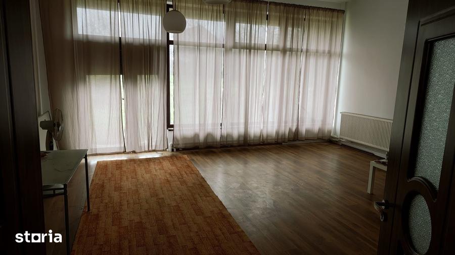 Casă cu Teren 1856 Mp în Central