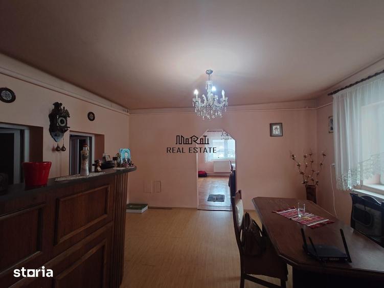 Casă cu 9 camere cu Teren 2339 Mp în Central