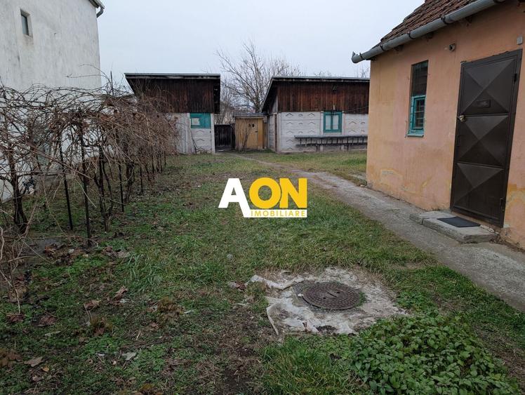 Casă individuală cu 2 camere cu Canalizare în Central