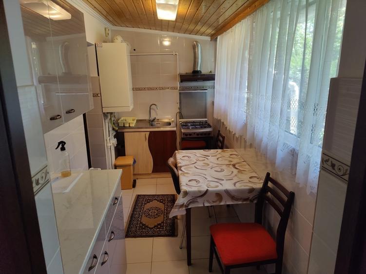 Apartament cu 2 camere semidecomandat în 1 Mai