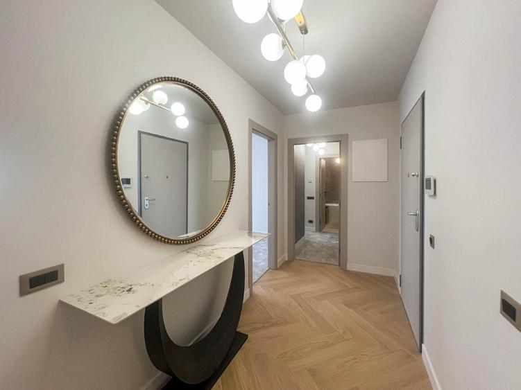 Apartament cu 3 camere semidecomandat, mobilat în Iancu Nicolae