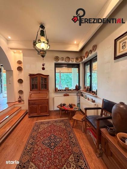 Casă cu 6 camere cu Teren 520 Mp în Văcăresti