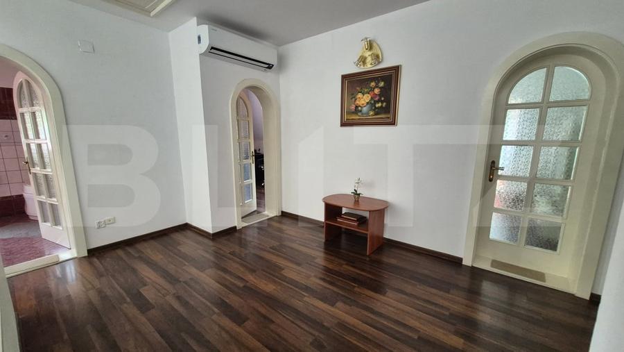 Casă individuală cu 6 camere cu Canalizare în Cloșca