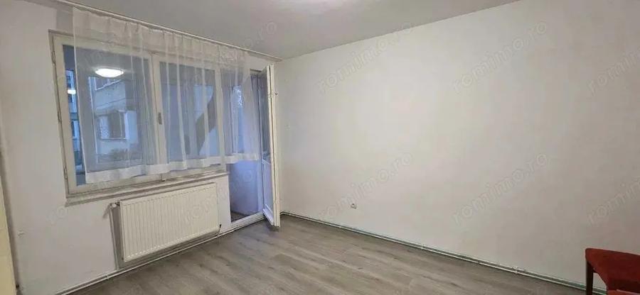 Apartament cu 3 camere decomandat în Tudor