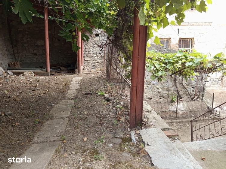 Casă cu 7 camere cu Teren 243 Mp în Central