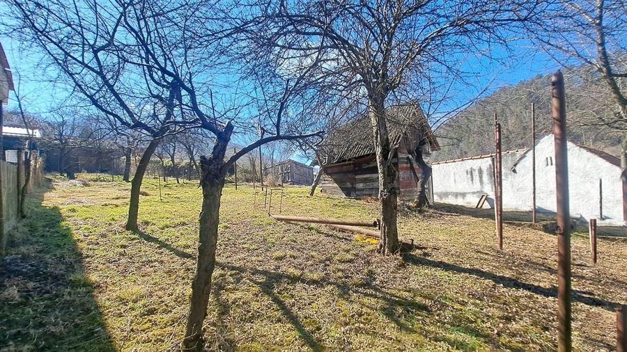 Casă individuală cu 3 camere cu Canalizare în Schei