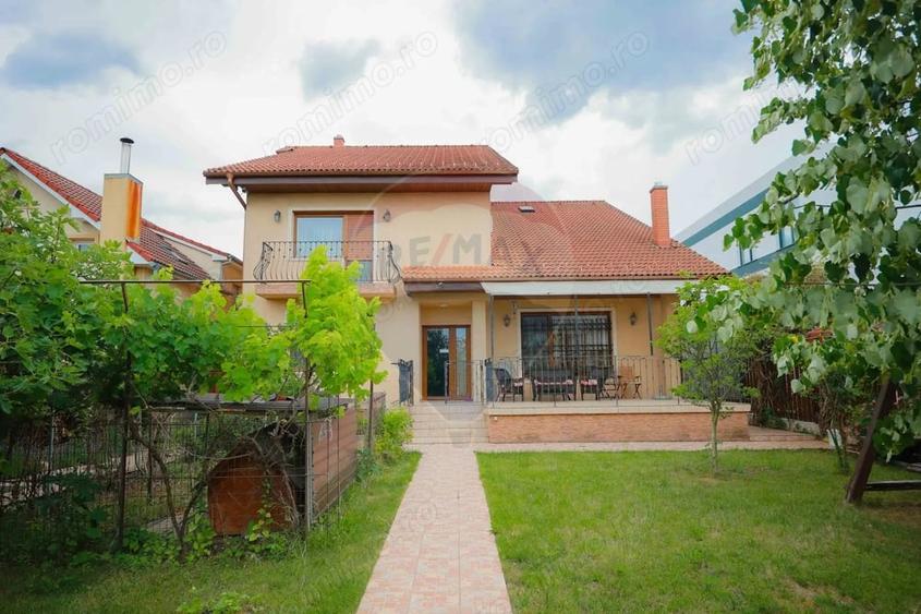 Casă cu 5 camere cu Teren 1000 Mp în Sânmartin