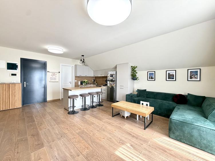 Apartament cu 3 camere decomandat, mobilat în Dumbrăvița