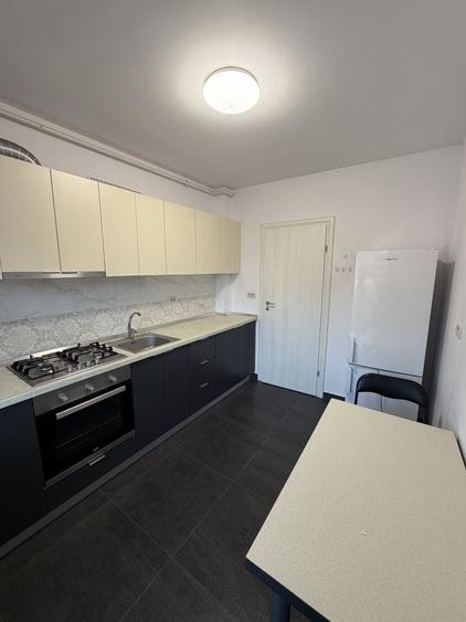 Apartament cu 3 camere decomandat în Fundeni