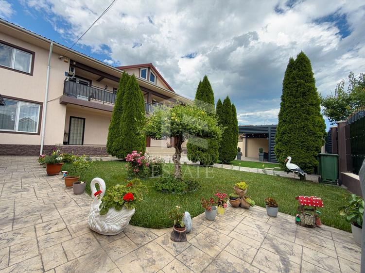 Casă individuală cu 10 camere cu Canalizare în Lumina