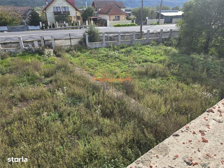 Casă cu 4 camere cu Teren 2424 Mp în Fundătura