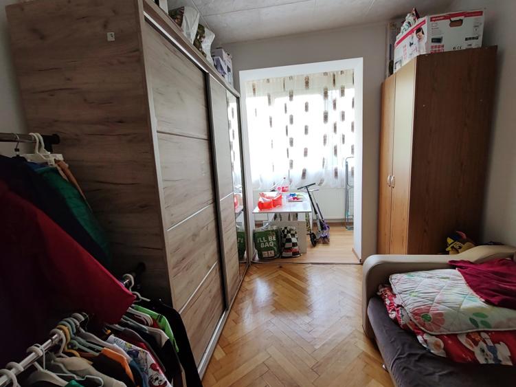 Apartament cu 3 camere semidecomandat în Gării