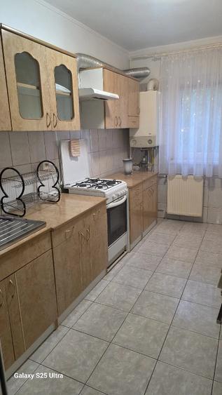 Apartament cu 3 camere decomandat în Horia