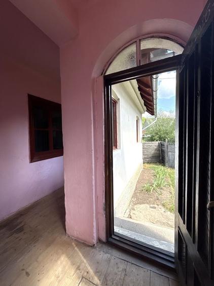 Casă cu 3 camere în Casinu Nou