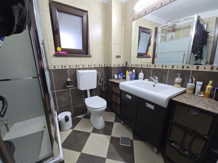 Casă individuală cu 5 camere cu Canalizare în Berceni