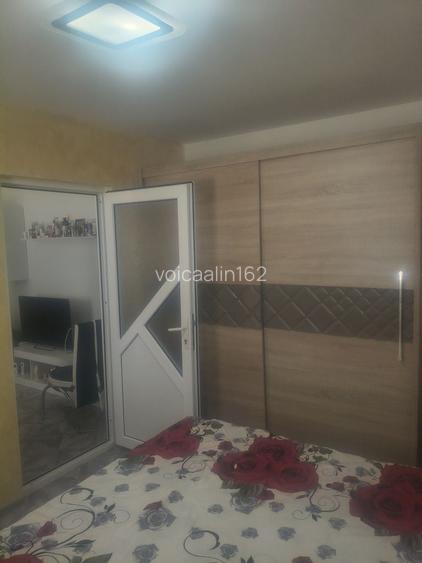 Vand apartament doua camere