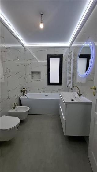 Casă individuală cu 4 camere cu Canalizare în Rediu